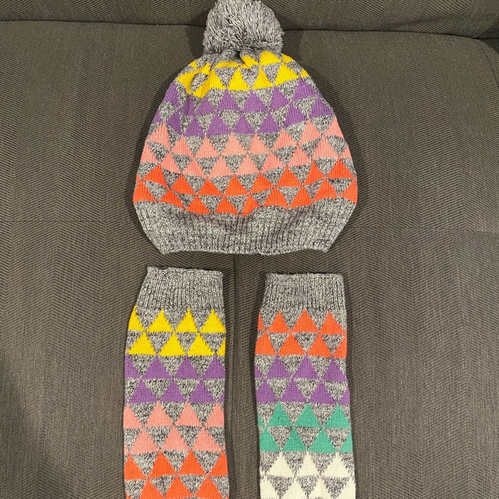 Baby gap hat and matching leg warmers.